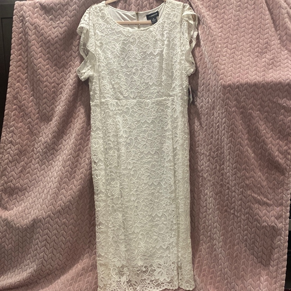Beautiful solid white lace overlay dress. Lovely Liz Claiborne dress NWT.